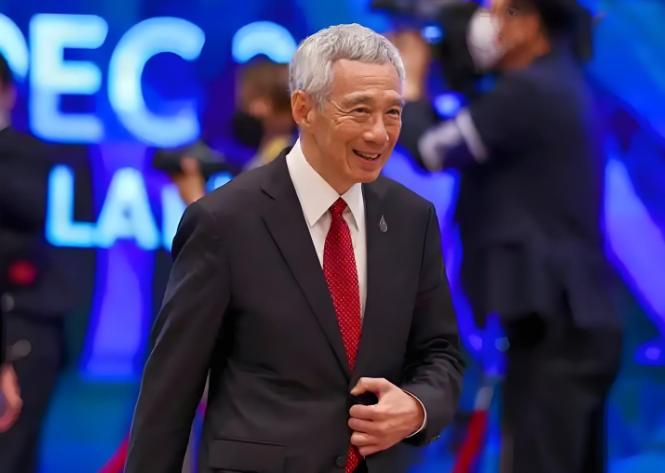 李显龙表示，真正的新加坡人要认清一个事实，新加坡不是华人国家，只是华人占多数而已