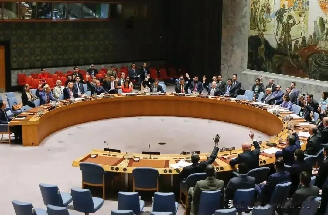 联合国最近有点难，秘书长喊着“油箱见底”让各国捐钱。但问题真的只是缺钱吗？看看巴