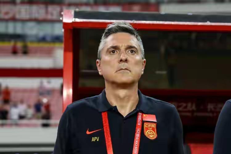 记者：澳大利亚没玩命踢似乎接受0-0 国足U22对对手限制做得不错
中国跟澳大利