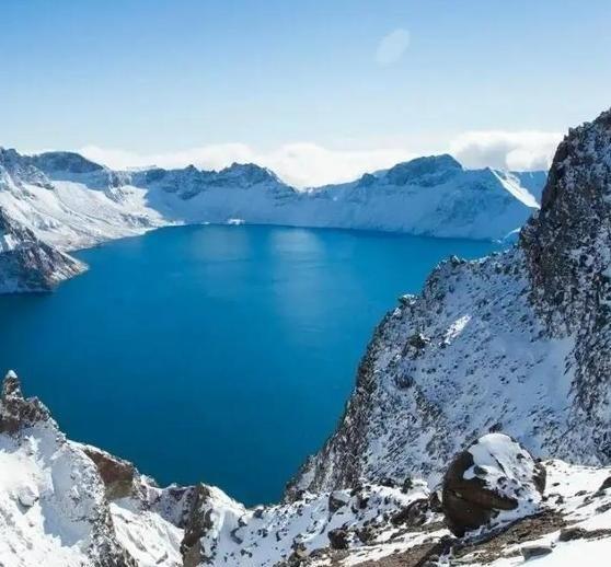 《“沉睡”的火山——长白山：被监测到活动频繁，有“苏醒”信号，若喷发，可能会带来