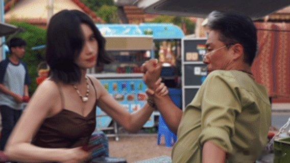 没人告诉我孟子义打戏这么帅  孟姐《三线迷回》打戏绝了，干练凌厉，看得我直呼过瘾