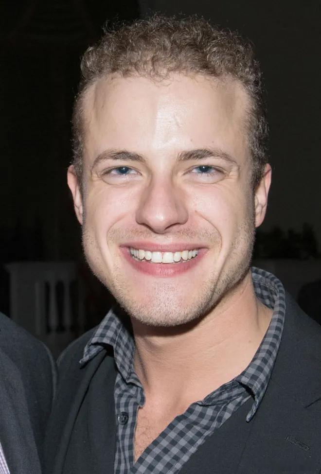 【《篮球兄弟》男星去世】演员Paul Teal因晚期胰腺癌去世，年仅35岁。他在