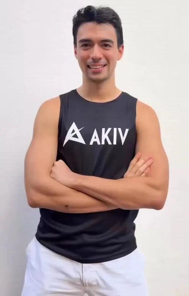 中英混血运动员 Sean Fontaine（方贤明）透露，他的舅舅是演员吴彦祖，