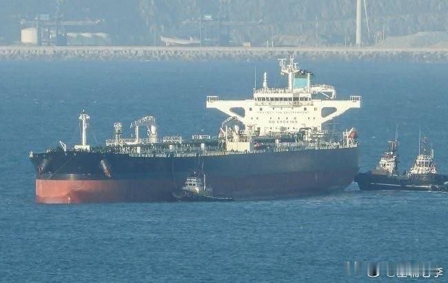 美国海军扣押了另一艘与俄罗斯有关联的油轮，该油轮试图绕过美国对委内瑞拉石油的制裁