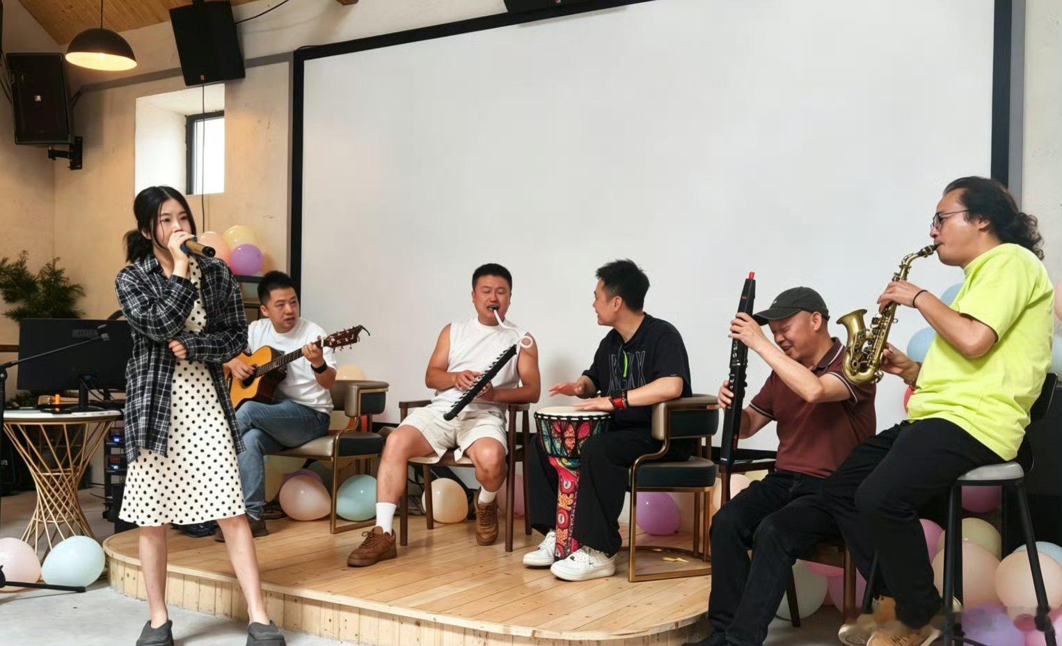 海拔五百多米上台州小村的共富答卷 在台州天台石梁镇海拔五百多米的华峰村里，“如愿