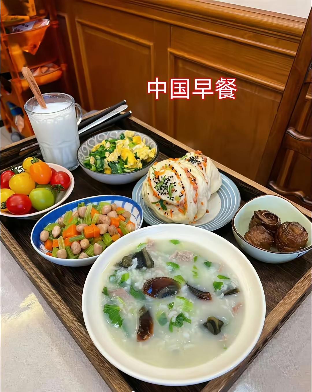 中国早餐 vs 英国早餐
毫无疑问是中餐更健康更可口

英国早餐有太多的烤制食品