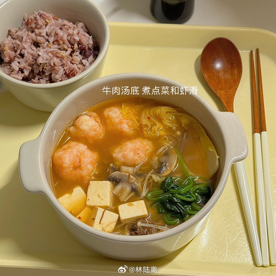 吃完炸鸡排薯条那顿咬到嘴 口腔溃疡了今天又咬了一次[苦涩]晚饭稳稳当当吃汤泡饭#