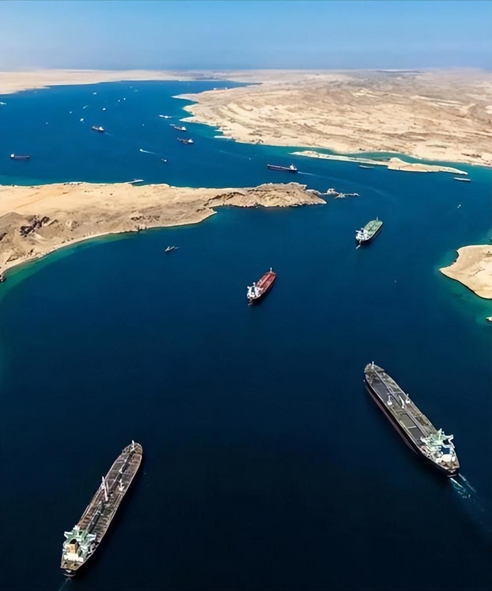 这场冲突从一开始就存在一个严重的战略误判。
二月底美军动手的时候，空袭目标直接瞄