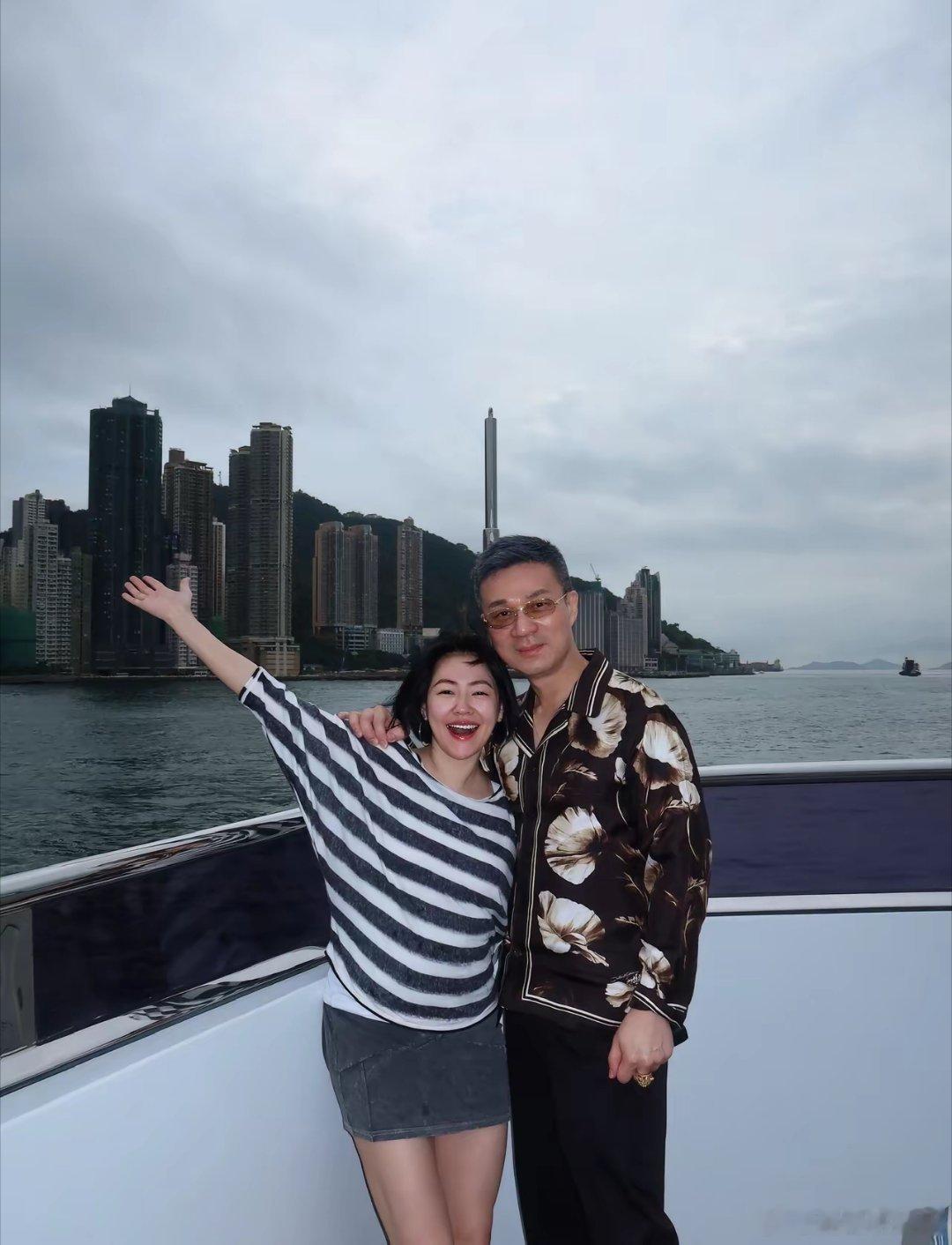 小S一家香港之旅！！！Elly和Lily真的好美 