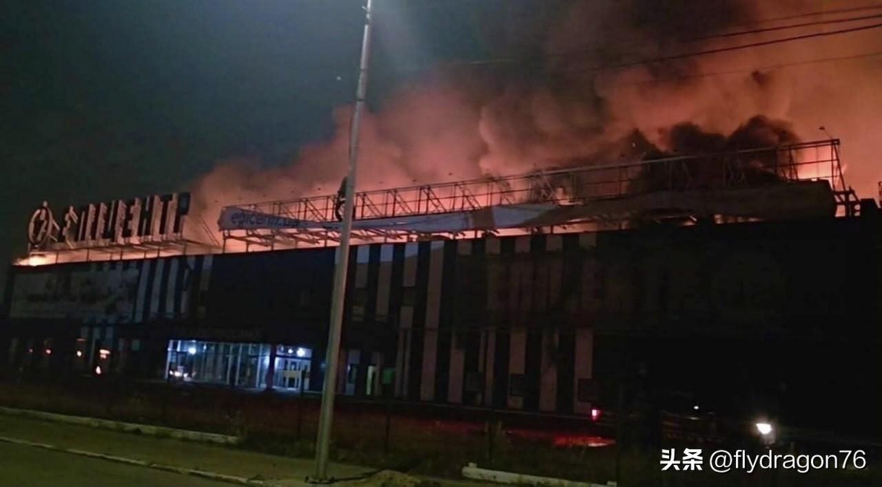 🚨🇷🇺 俄罗斯连夜发动大规模打击，摧毁了乌克兰的物流骨干网络

多个主要交