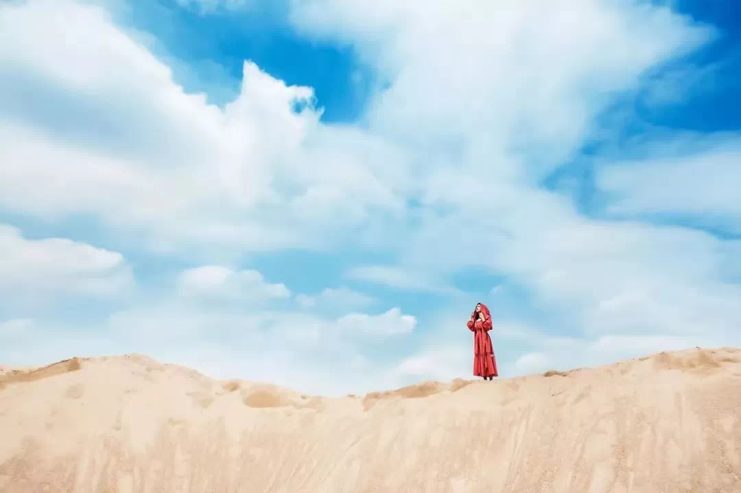 生气的人，是因为不够包容；郁闷的人，是因为心里不够阳光；烦恼的人，是因为心里不够