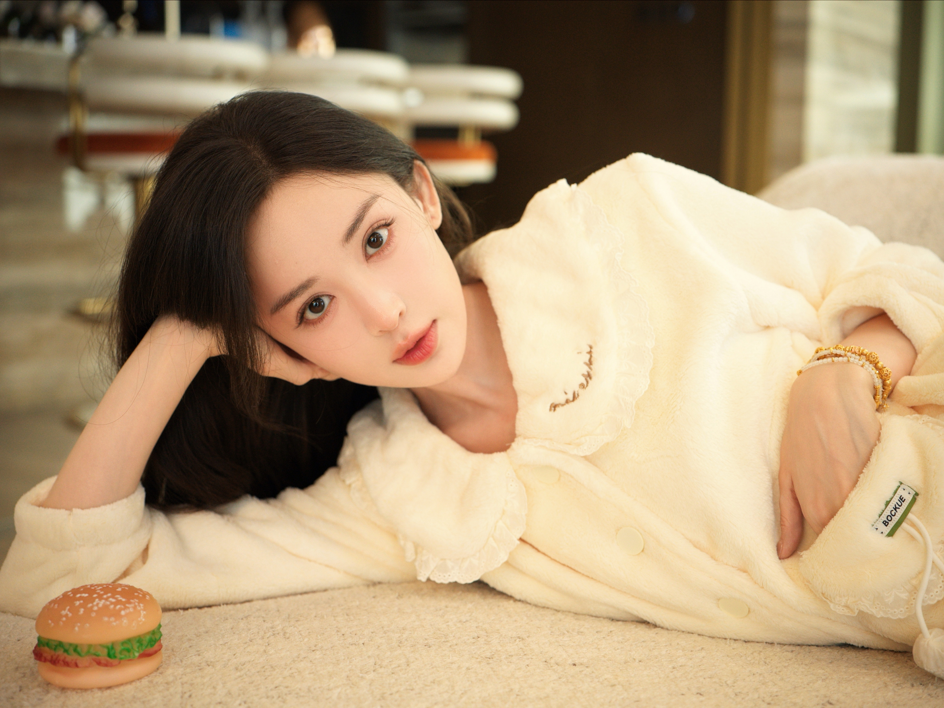 娜扎神的女儿娜扎 在复制粘贴的时代，你是手写的诗