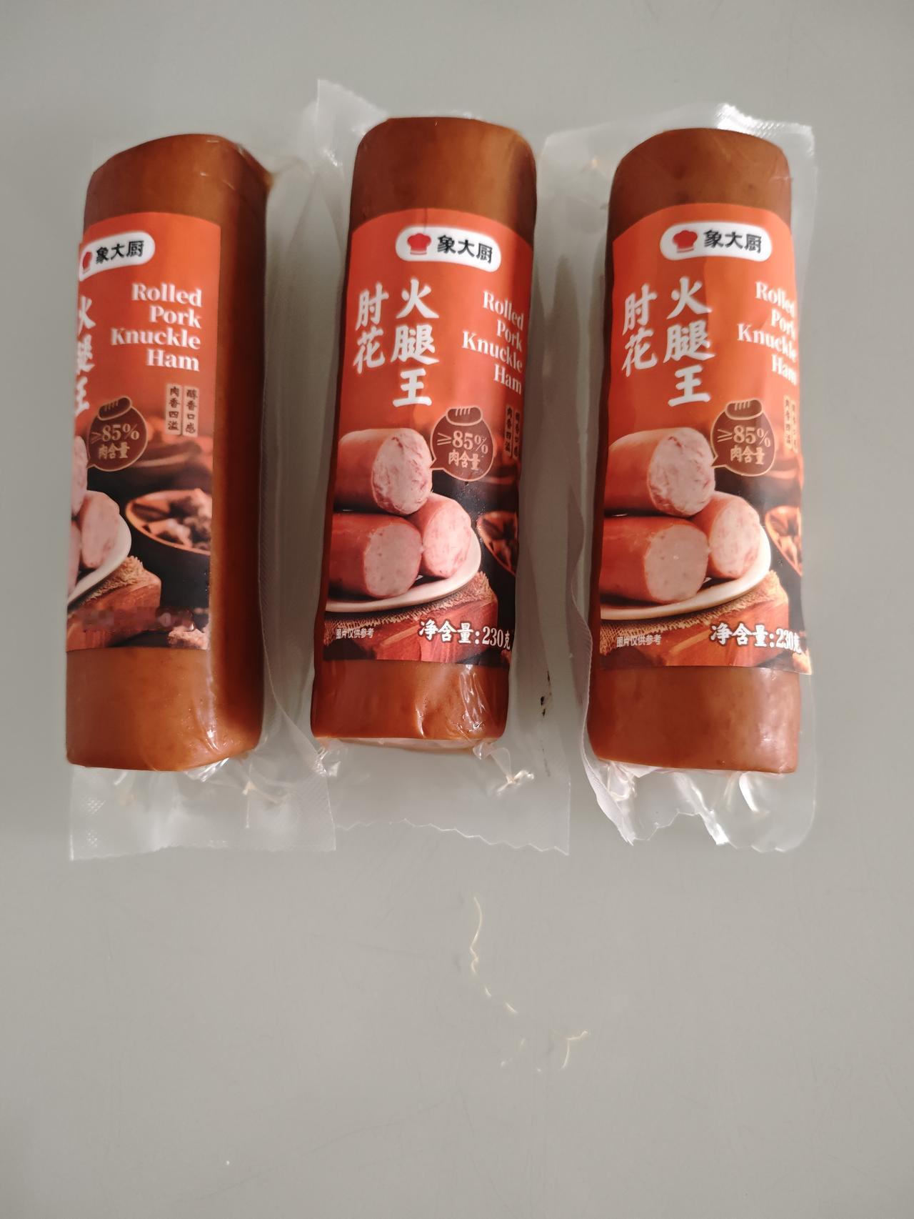晒出我的今日美食我儿媳妇买的肘花火腿王肉肠，很香很美味，适合做配菜和下酒菜！