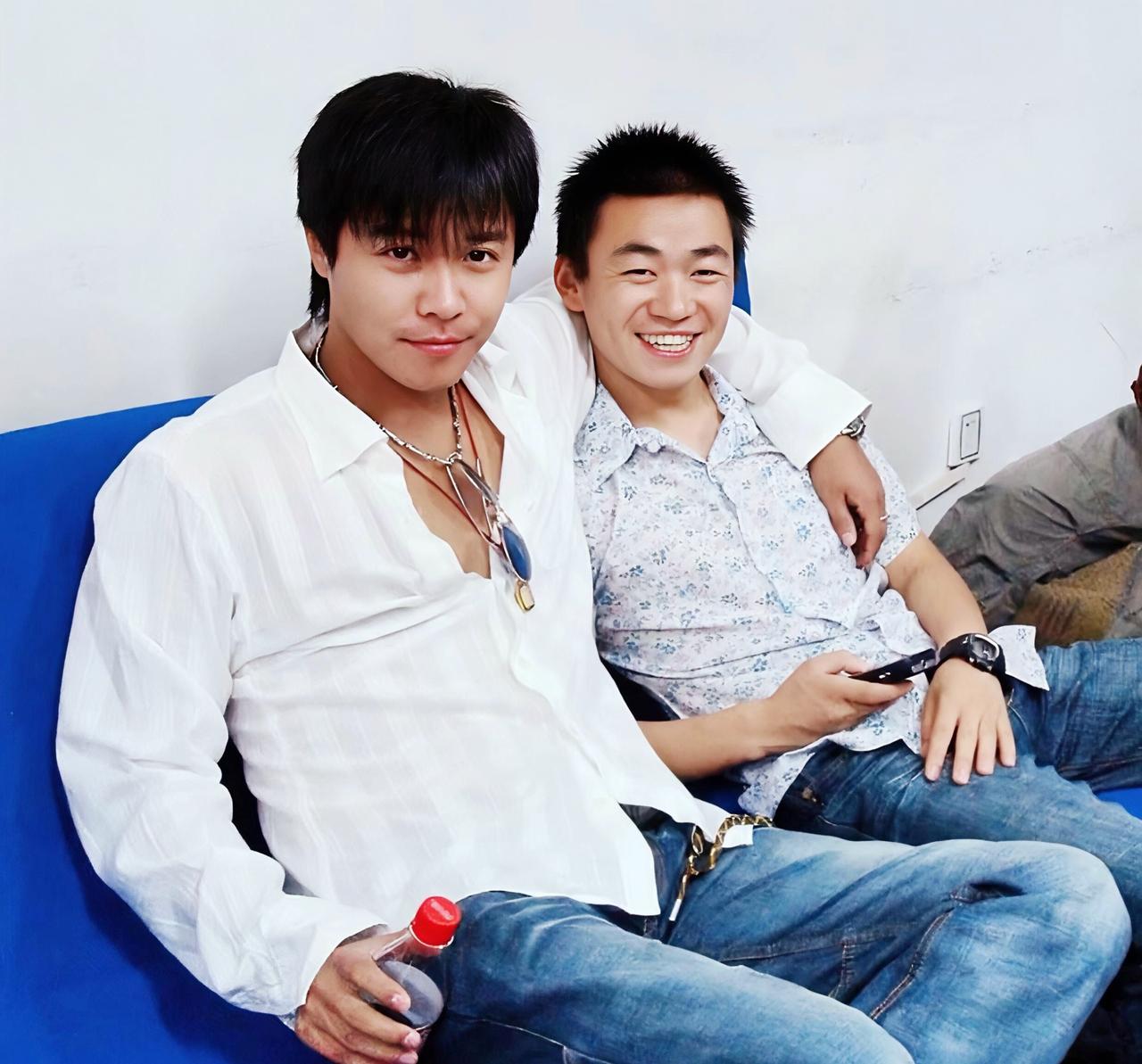 陈思诚和王宝强的友谊，是娱乐圈少有的“真感情”案例。王宝强为人真诚，不玩心眼，陈