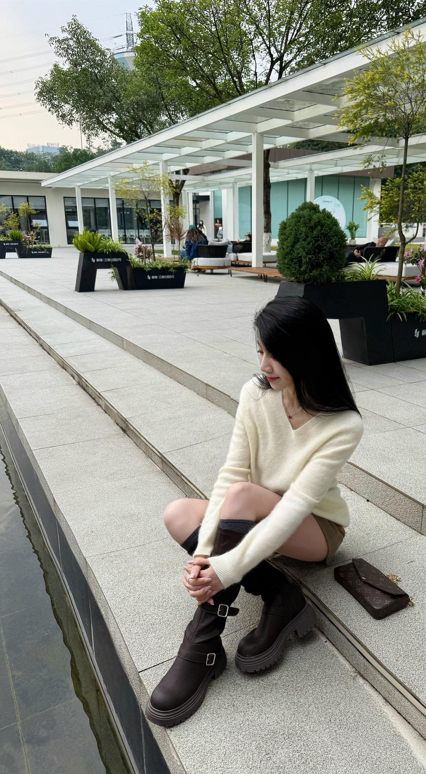 乐观也悲观，常常难过，但也在好好生活