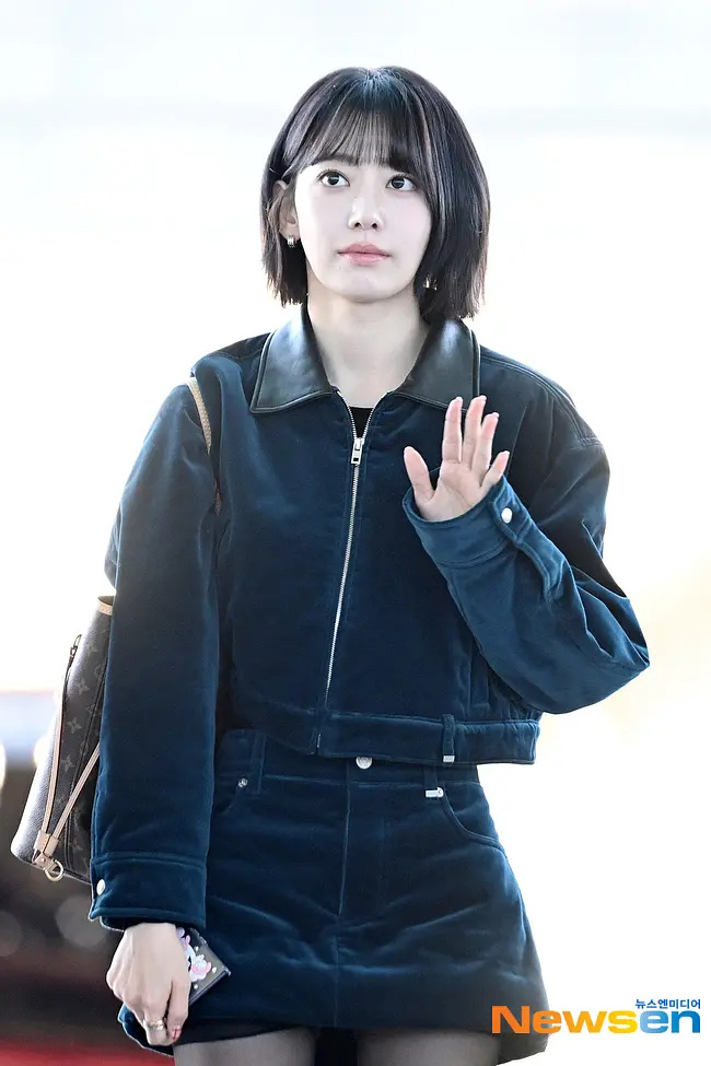 LESSERAFIM出发AAA颁奖典礼新闻图宫脇咲良 金采源 中村一叶 许允真 