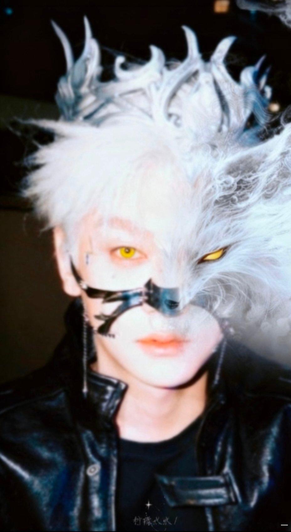 🍋唇上沾着人间的软，眼底藏着狐山的寒，玉面半遮，偏要勾人看——玉面狐狸🦊