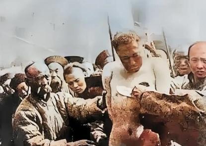 1855年，太平天国北伐主帅林凤祥在北平菜市口英勇就义。面对凌迟酷刑，他袒露胸膛