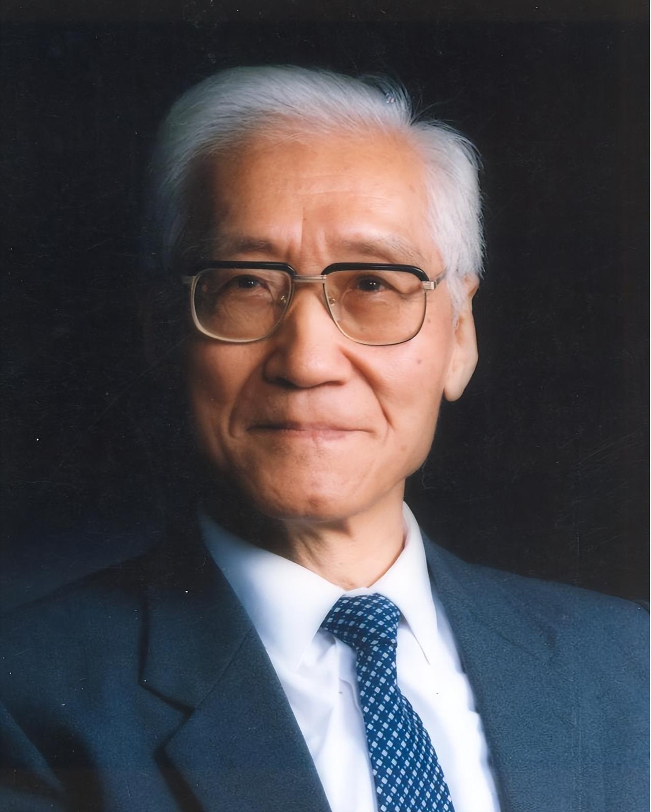 看到的人不妨留下一朵花
今天是我国航天事业大功臣
陆元久的的诞辰
他放弃国外优厚