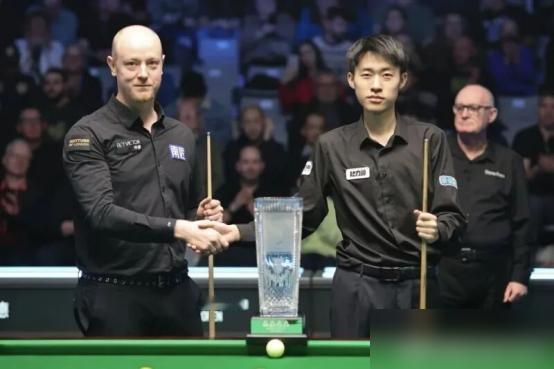 斯诺克圈炸了！墨菲全场仅拿1分，被中国小将四杆破百活活“闷死”。
就前两个月威