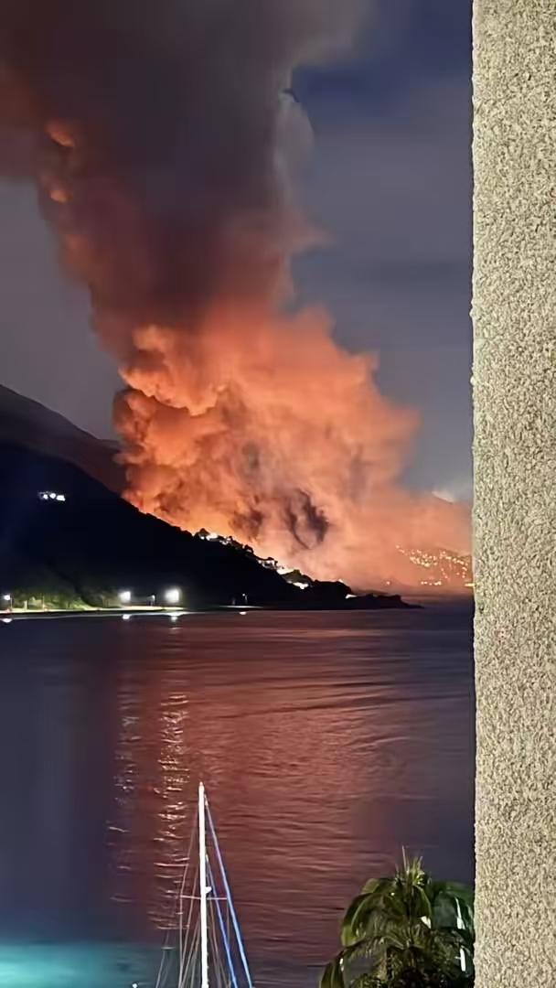 “美军正式发动了对委内瑞拉的入侵行动！”美军F-35隐身战斗机突袭委内瑞拉海军基