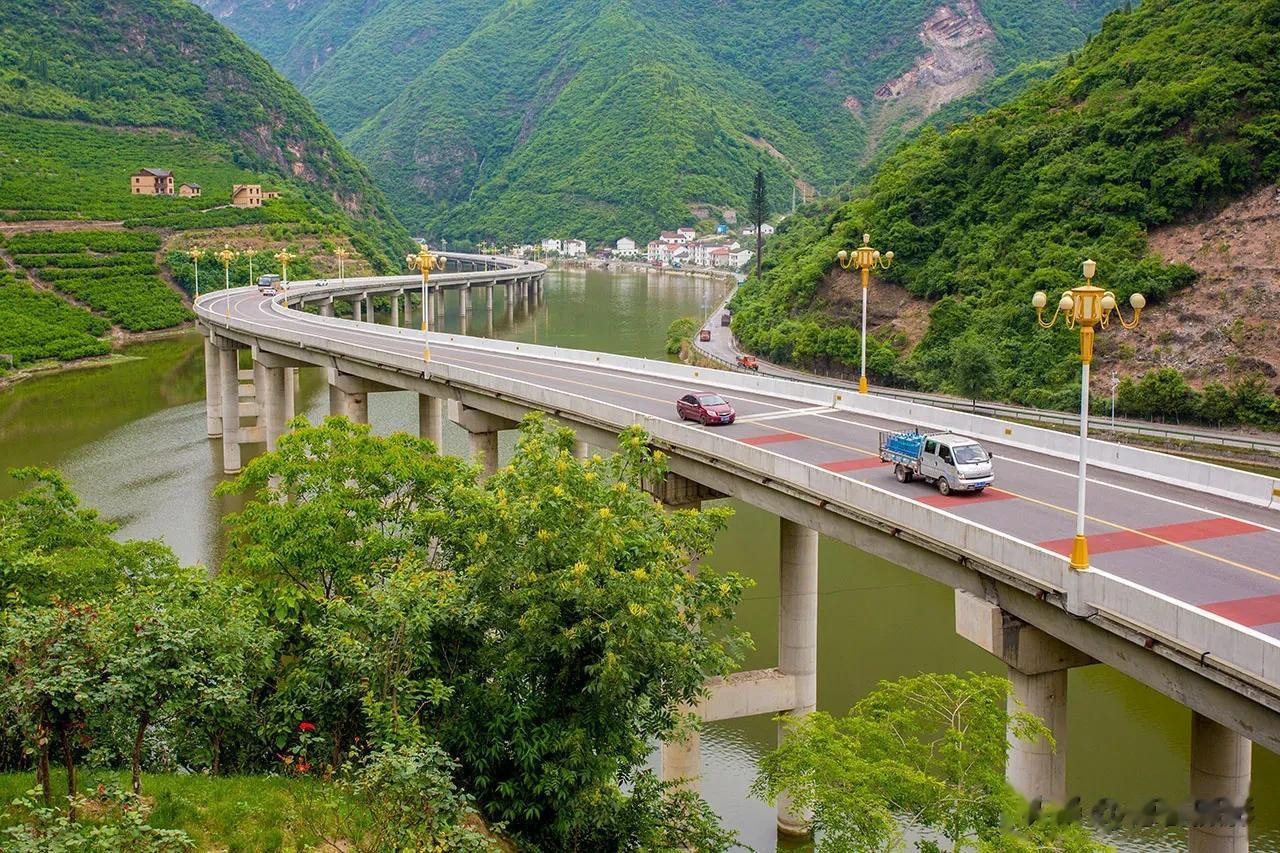 【每日一景20230829】拍于湖北宜昌市兴山县水上公路 