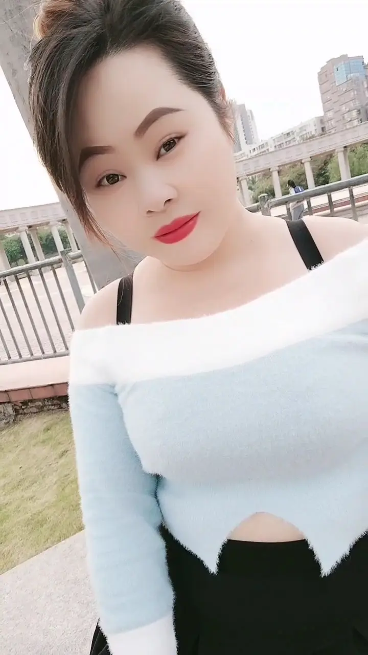 前世我是谁的谁，今生我又在等谁，等到了迎接2025幸福，等不来幸福笑着...