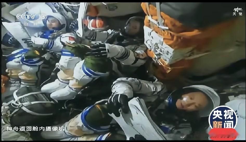 神舟二十一号乘组平安回家！
 
看着航天员们顺利返回地球，心里真的又激动又踏实。