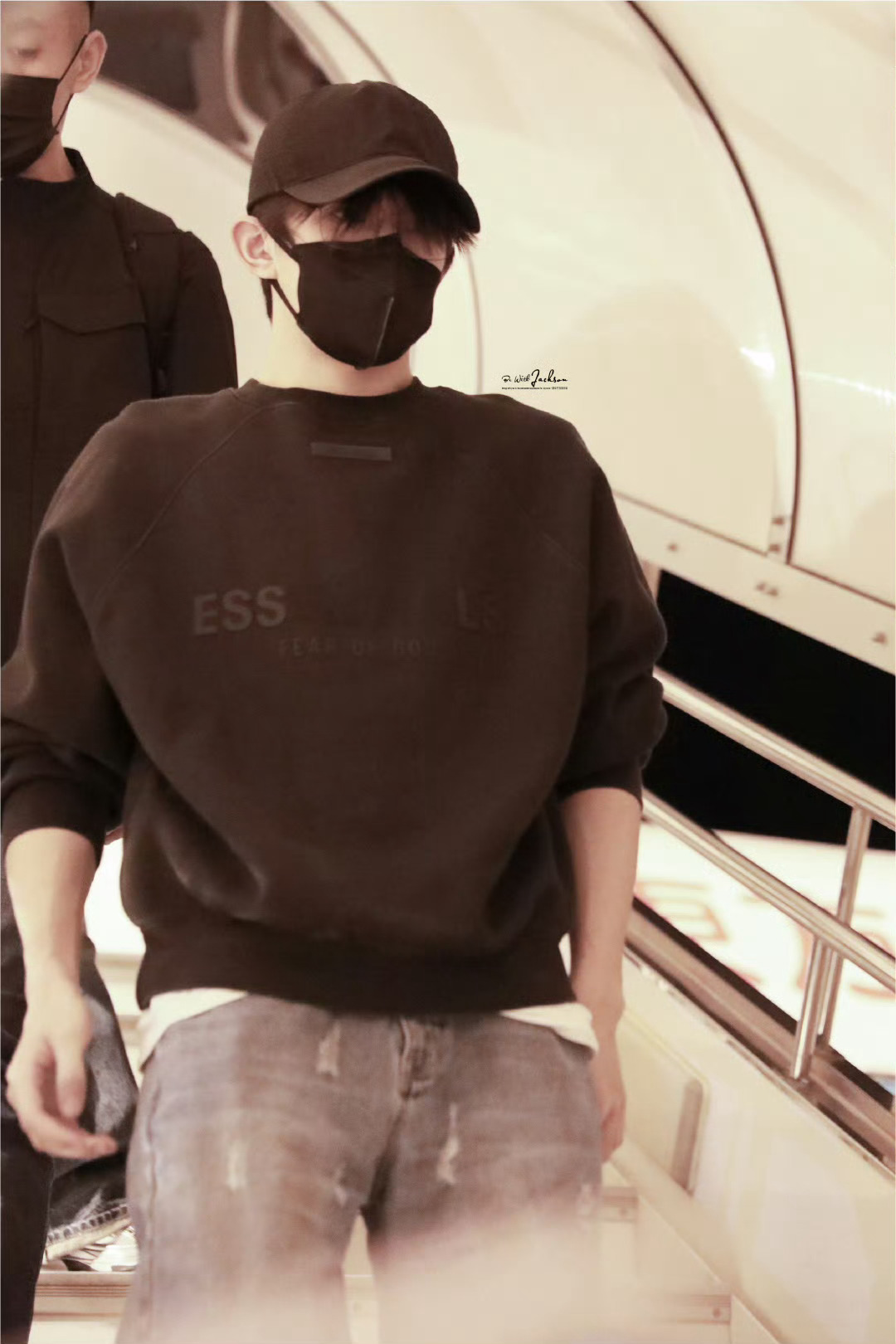 玺子弟弟，北京出发，抵达云南！[太开心] #易烊千玺抵达云南#图源水印 ​​​