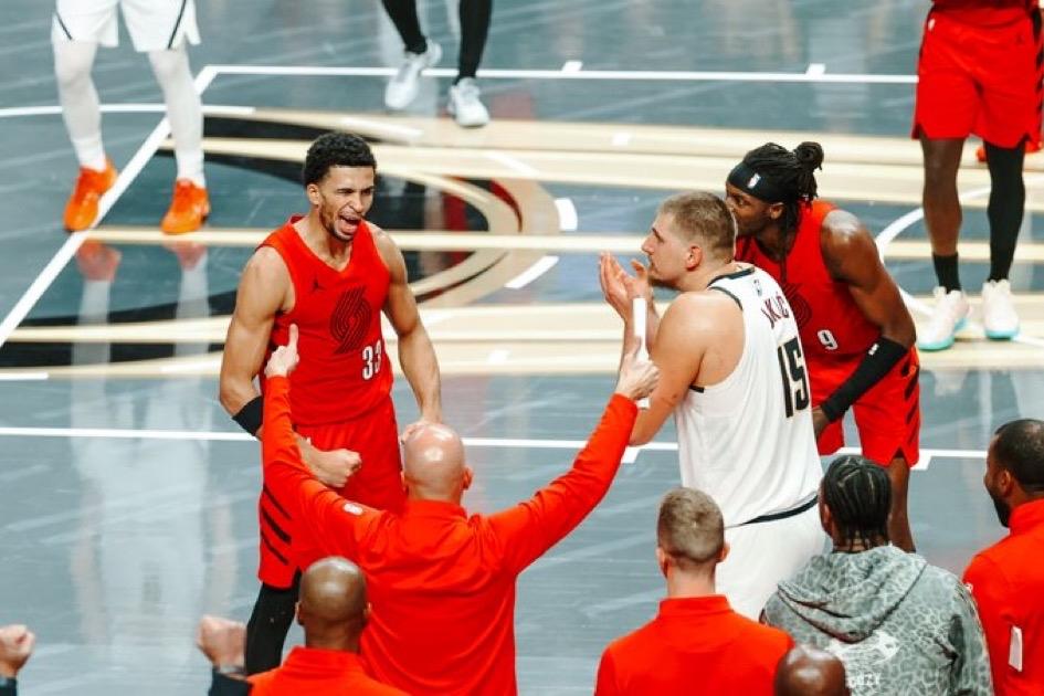 杨瀚森便装，开拓者险胜，卡马拉致命封盖，格兰特巧妙绝杀！
今年的开拓者另人刮目相