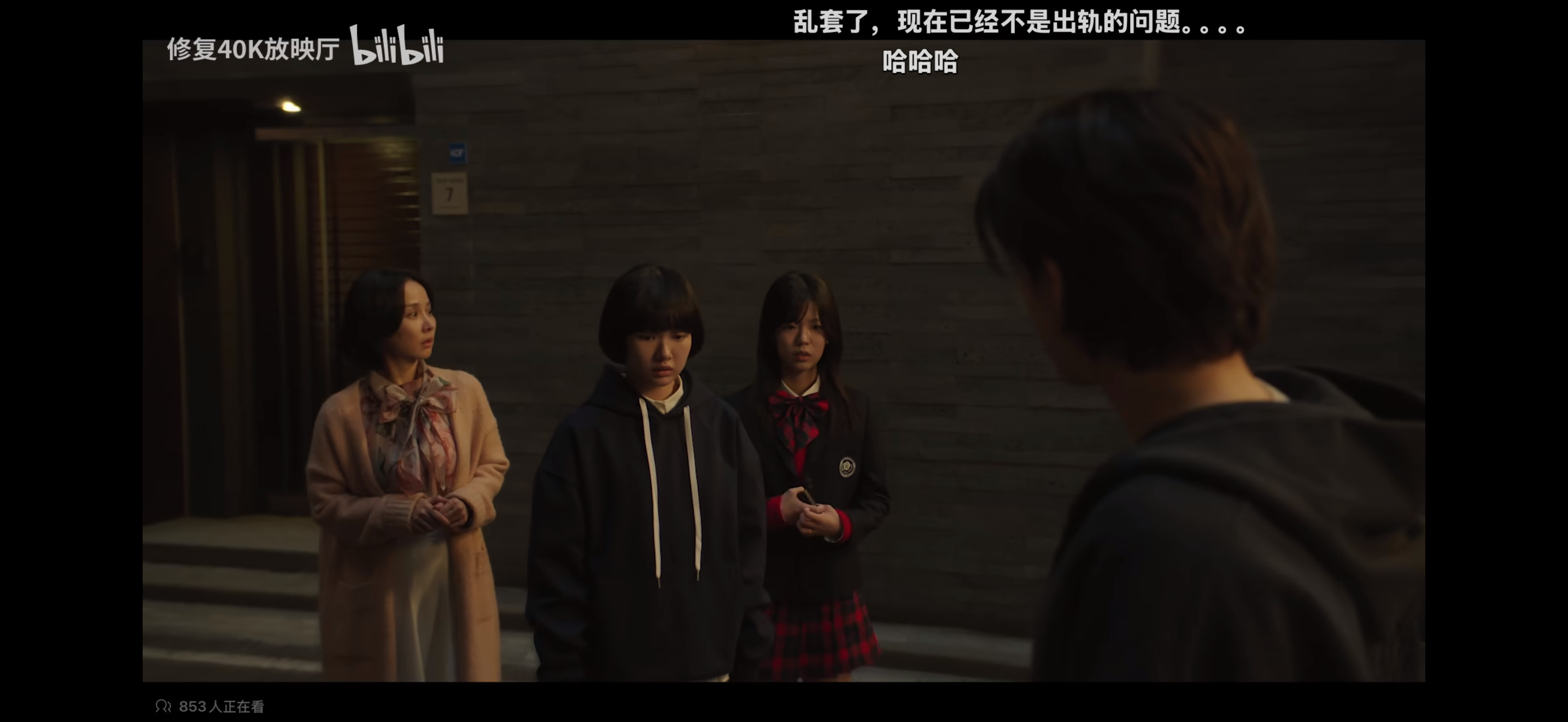 现在不是出轨的问题 真的好好看看到第五集笑得我眼泪都出来了 ​​​