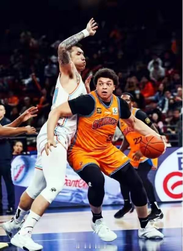 2月7日，CBA俱乐部杯半决赛对阵确定，山东高速将迎战卫冕冠军上海久事。上海坐拥