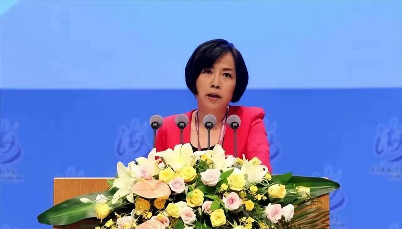 黄智贤喊了这么多年“统一”，最后大陆自己把她请出局了。不是因为她说错了什么，而是