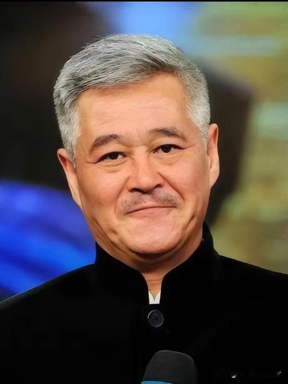 一直以为赵本山是孤儿，谁承想他有父亲，后来他的父亲还演了电视剧，更厉害的是在片场