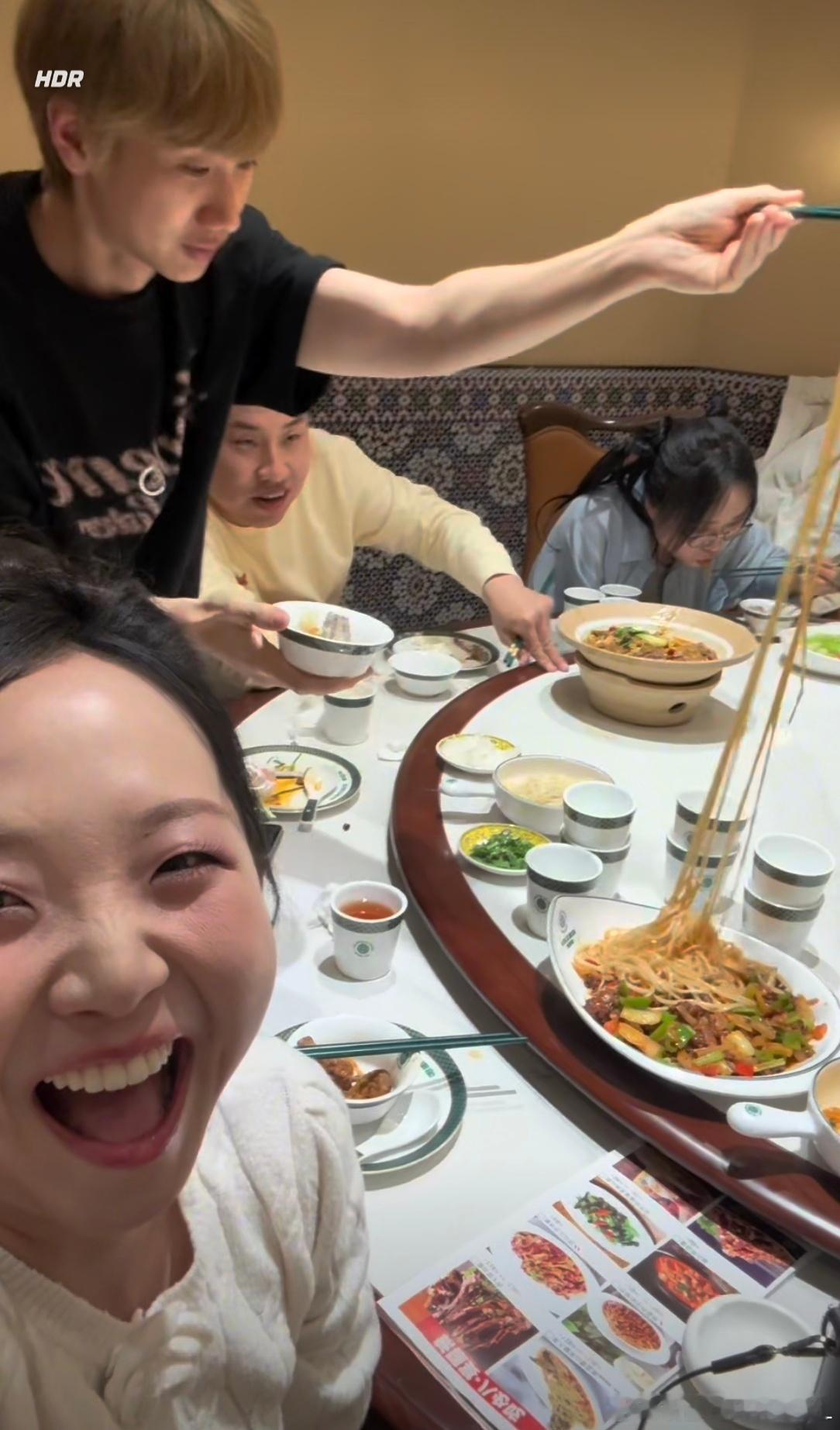 李嘉琦vlog记录成年人的浪漫 看小辣的V辣g有种看自己生活的写照 每个瞬间都有