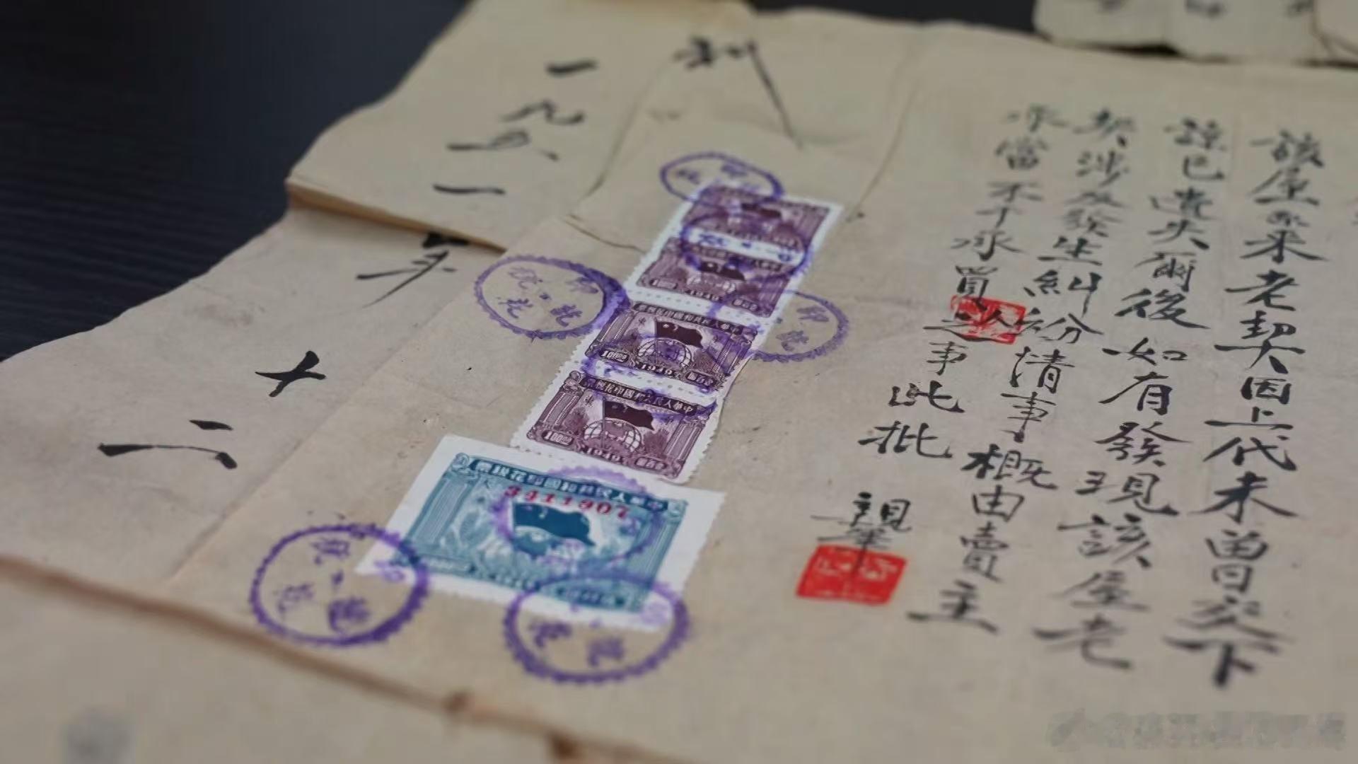 【松阳档案征集联络员捐赠多年收集乡土文书松阳的纸页会说话】泛黄的契约、斑驳的账本