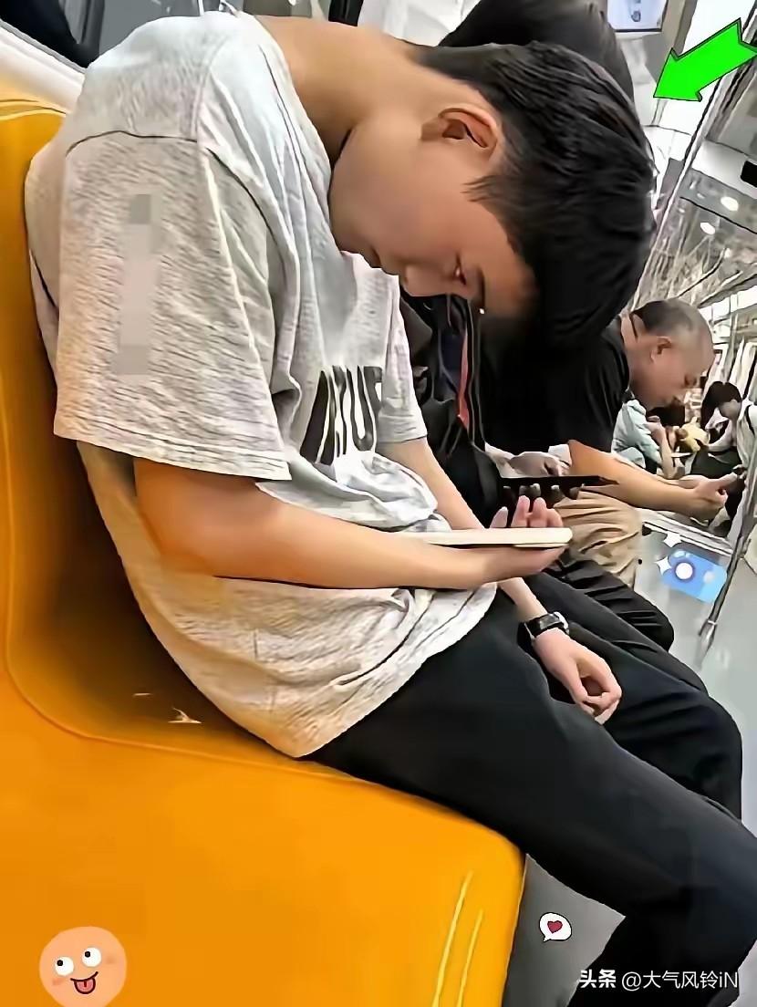 一个孩子长期这样不但学业废了！整个人的身体也废了！谁家都有子孙后代，大家对学生网