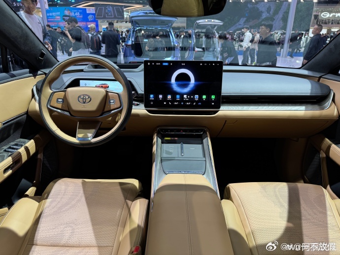 估计还有很多老天籁车主是对于天籁有特殊情怀的，所以对于天籁的新款，支持度也是更加