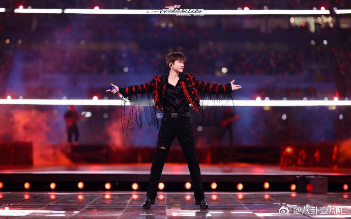 张杰真正的全能实力派歌手！全程唱跳气息平稳，《Jump》跳跃动作爆发力拉满，弹跳