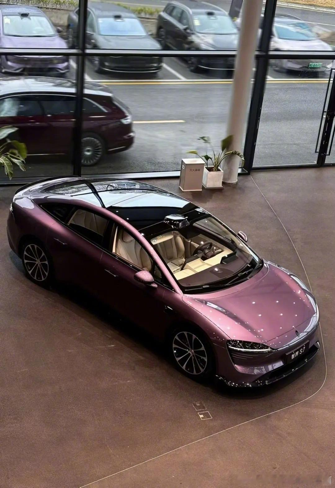 早上好，智界S7的这个颜色很适合plmm哦