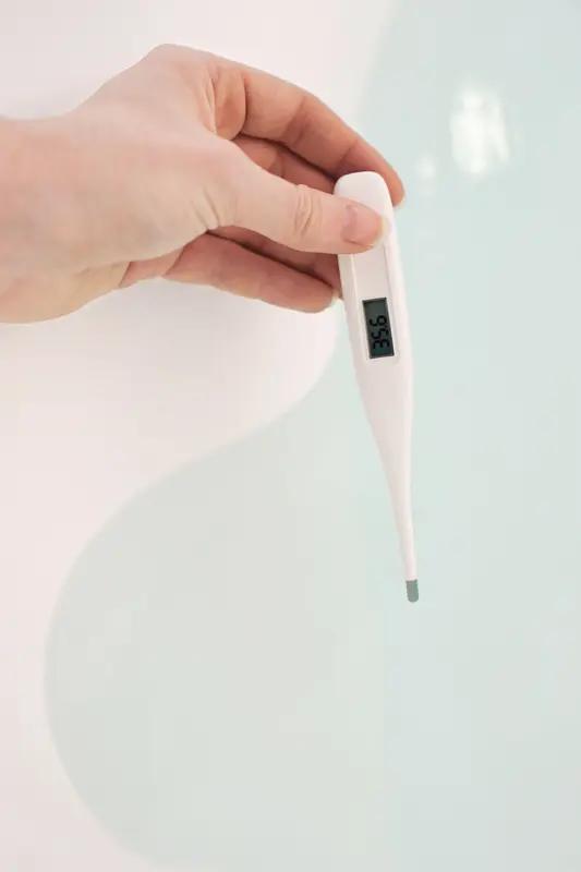 冬天上班保暖不臃肿？5个实用招暖到下班，让你告别“冻成粽子”的尴尬！每到冬天，总