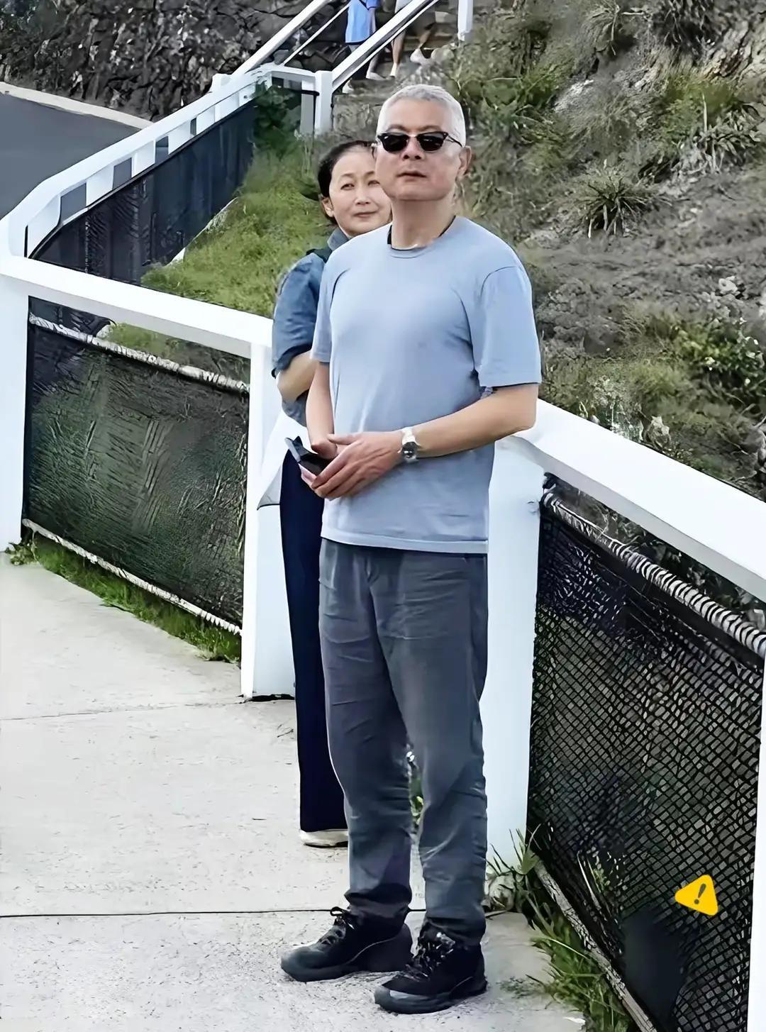 相伴20年不领证，59岁陈瑾和巫刚澳洲被拍，那画面让无数人沉默了

拜伦湾的海风