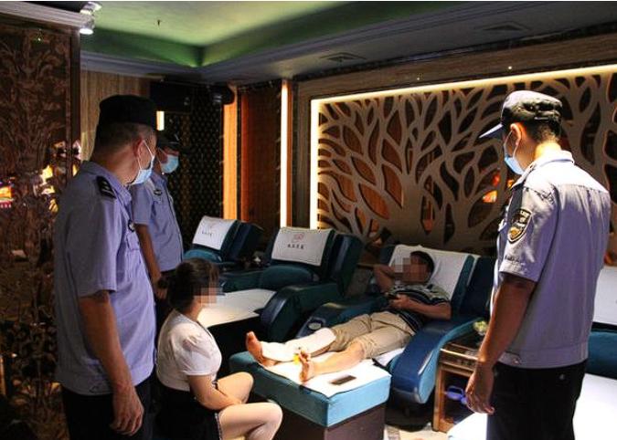 太搞笑了，电视剧都不敢这样演！江苏，一男子因没有工作，左思右想之下想出了一条生财