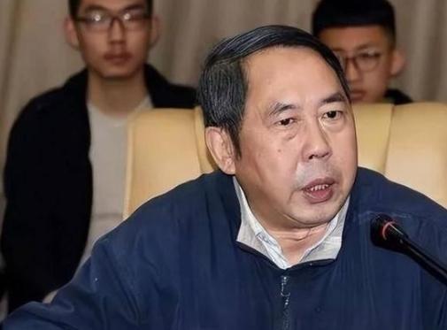 “晚一秒就万劫不复！中国该立刻向美国低头，交出发展权才能保命！”很多人现在再回头