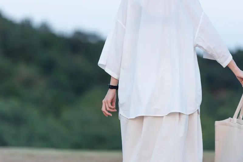 中年女人的穿搭。开始喜欢穿棉的衣服。 V领的半袖。

越来越发现。
原来穿搭是要