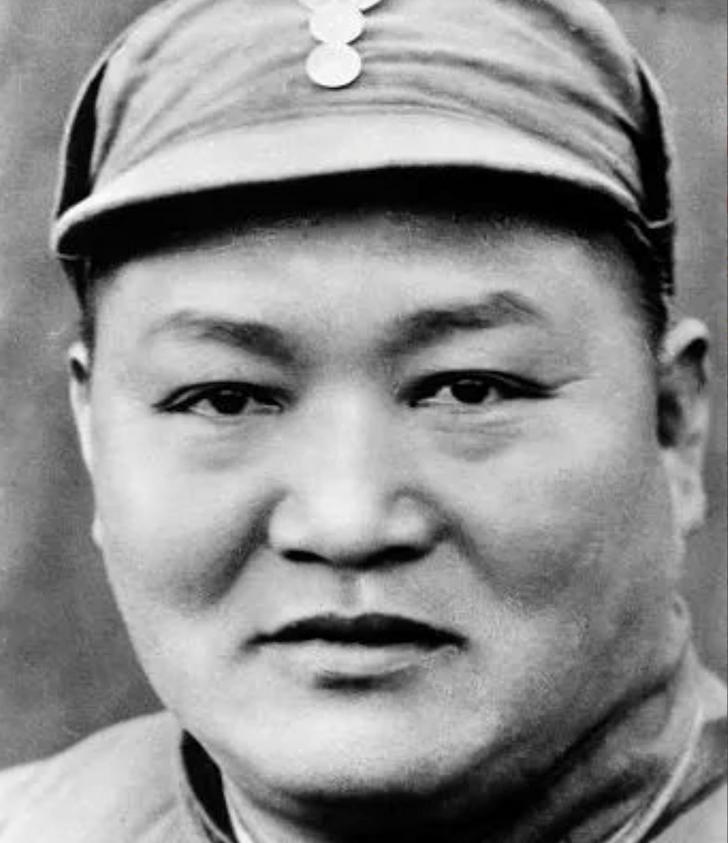 1941年，新四军击毙日军108人。次日，日军派联络员请求收尸。罗炳辉听了把烟头