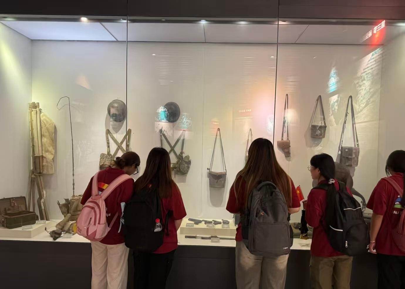 秦岭笑谈【青春寻迹孟良崮，红色初心照前行】 为深化红色教育、传承革命精神，曲阜师