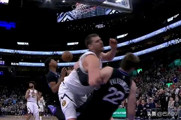 掘金爵士裁判报告出炉！约基奇关键犯规被错判漏判，本应6犯离场
 
NBA官方公布