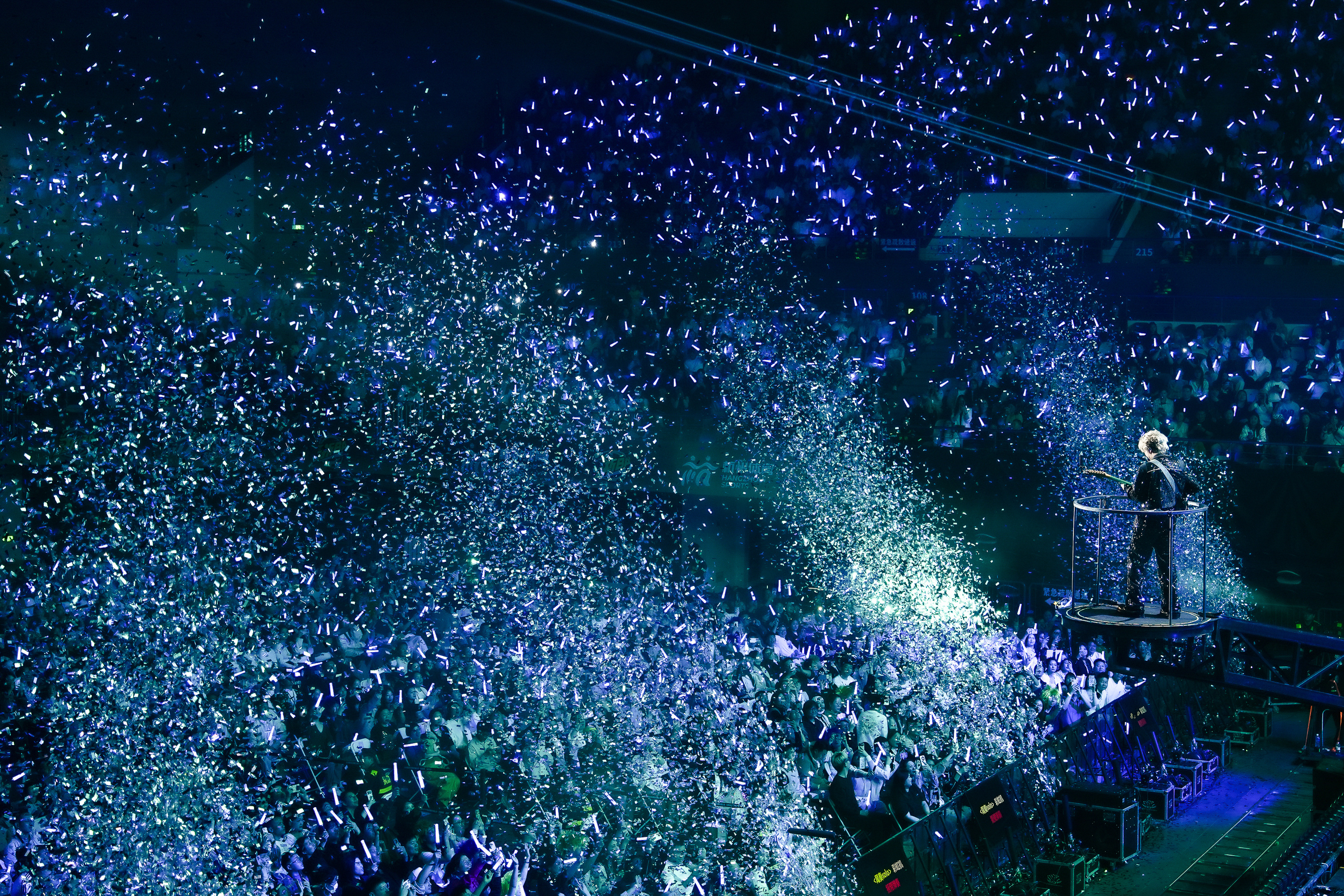 双向奔赴的音乐盛宴，欢子 杭州演唱会，双倍惊喜致敬青春。十年沉寂，初心不改；再度