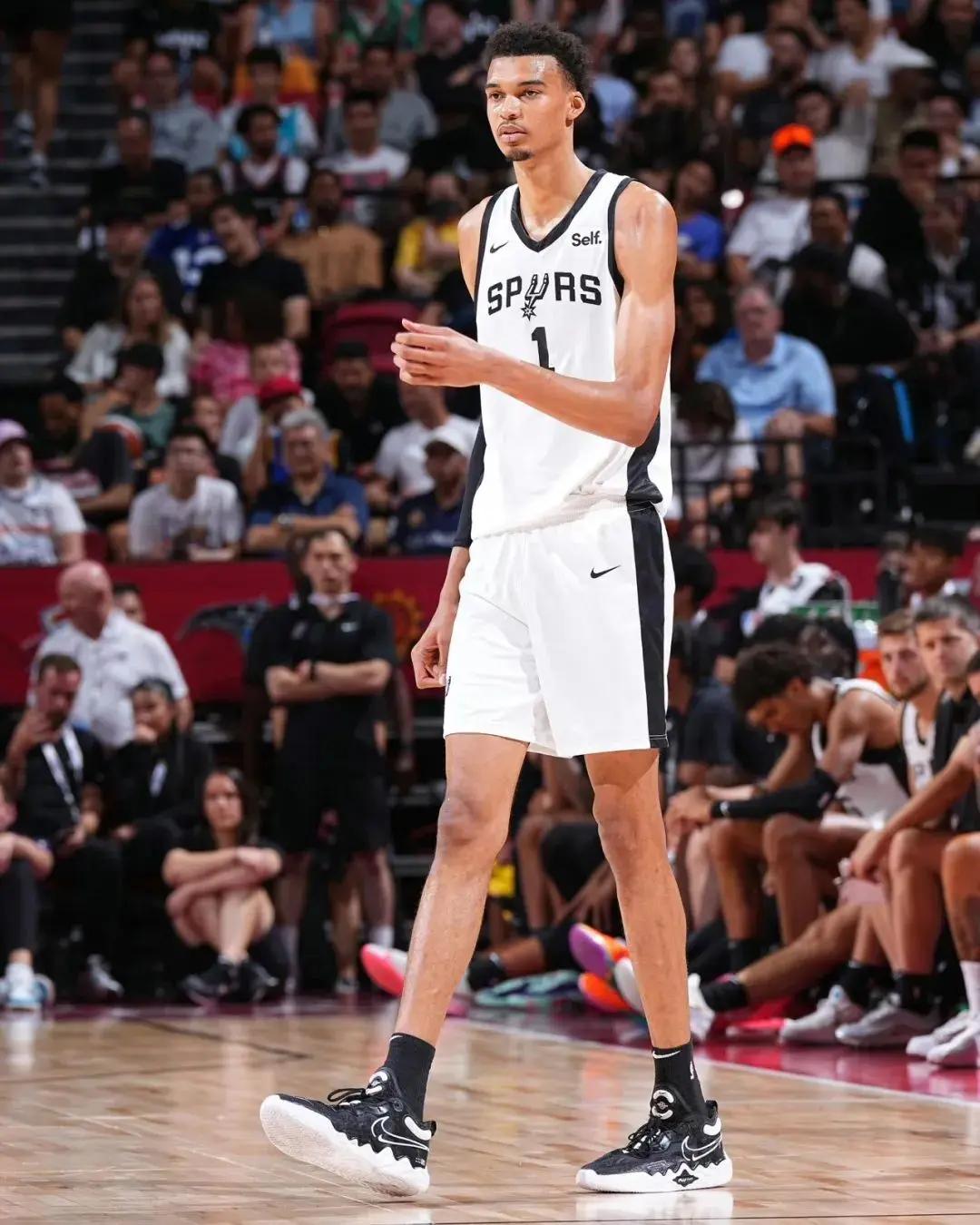 马刺战胜雷霆意义重大
一，打破了雷霆不可战胜的神话，给其他球队打了个样，只要有信